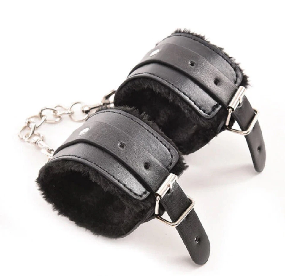 Lien menotte serre poignet noir cuir et fourrure sexy domination bondage SM