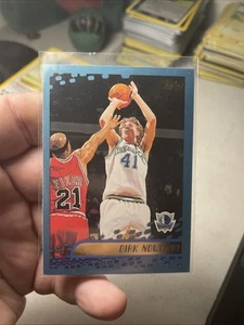 2001 Topps  Dirk Nowitzki #49  Dallas Mavericks  Basketball Card - Picture 1 of 2