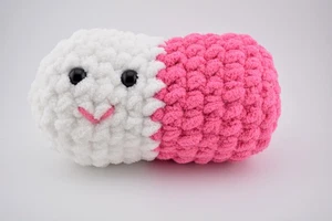 pillola chill all'uncinetto / pillola felice fatta a mano nei colori rosa e bianco - Foto 1 di 2