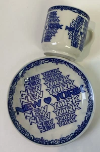 Taza y platillo pequeños de recuerdo de Nueva York azul y blanco decoración té miniatura Japón - Imagen 1 de 10