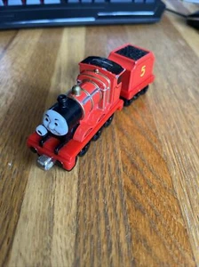 Juguete Mattel 2009 magnético fundido a presión Thomas The Train James con ternura - Imagen 1 de 4