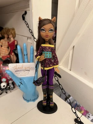 Monster High Original Clawdeen Wolf School’s Out - Difícil de encontrar con soporte incluido Foto 1 de 4