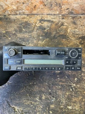 Volkswagen Transporter - Caravelle T5 2003 Radio CD GPS reproductor unidad principal ZYP2747 Foto 1 de 4