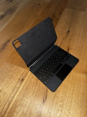 Apple Magic Keyboard MXQT2D/A schwarz (deutsch) - gebraucht - Bild 1 von 4