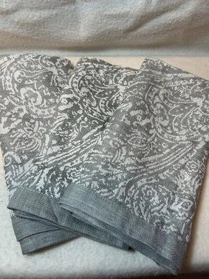 3 Guardanapos Williams-Sonoma Damasco Cinza Branco Paisley Floral Grande 22” Macio Limpo - Imagem 1 de 4