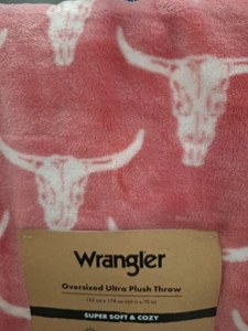 Wrangler Oversized 70" x 60" Rosa Überwurf Decke Weiß Lenkkopf Totenköpfe Neu mit Etikett - Bild 1 von 8