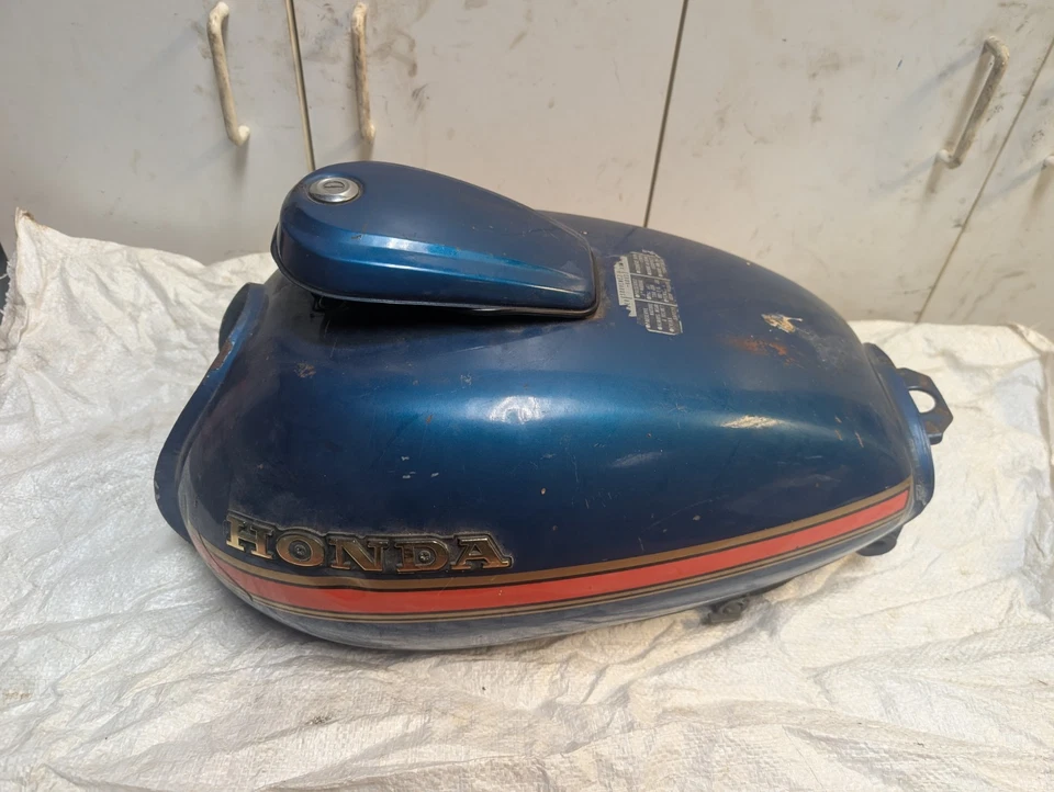 1979 HONDA CM185T TWINSTAR 200 GAS TANK FUEL PETROL RESERVOIR ( NO KEY ) - Image 1 of 4