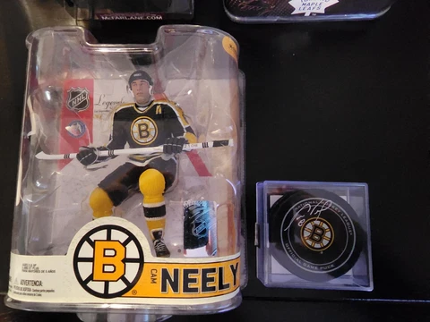 Cam Neely McFarlane with Autographed Puck COA and Hologram Bruins Cover