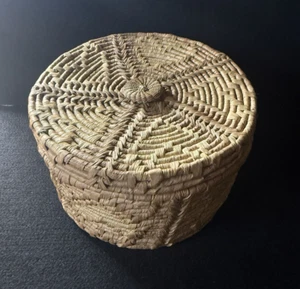 Coil Wicker Covered Round Basket Beige Two Tone 6 3/4 inch diameter - Picture 1 of 10