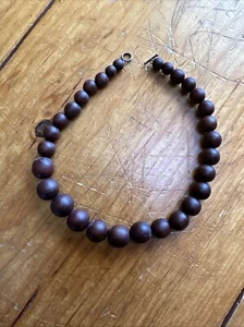 Graduated choker necklace of wooden beads with sterling silver toggle - Picture 1 of 6