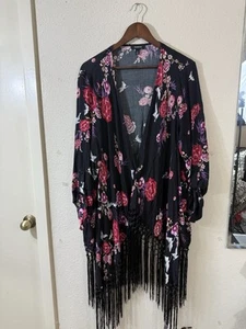 Torrid Damengröße 2 2X schwarz Blumenmuster Kimono Oberteil Quastenbesatz offen Cardigan Wickeloptik - Bild 1 von 12