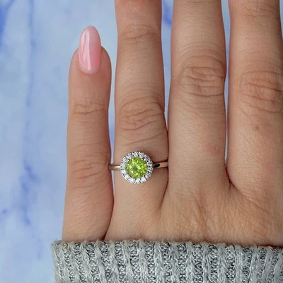 Peridot, White Topaz Ring / 925 Sterling Silver Ring / Rhodium vermeil - Image 1 of 4
