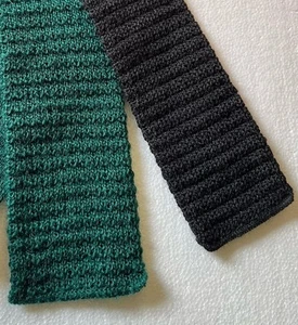 Lotto 2 Vntg. Cravatte RoosterKnit Rufflernit cravatte gallo lana mohair verde/nero - Foto 1 di 8