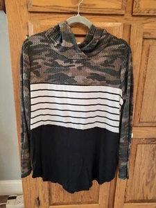 Pullover con capucha para mujer Cream N Sugar - camuflaje/rayas/negro - talla grande - Imagen 1 de 4