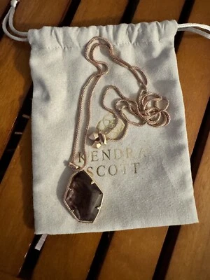 Colgante de piedra púrpura Kendra Scott en oro rosa Foto 1 de 4