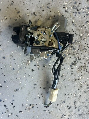 Actuador de cierre de escotilla puerta lexus RX330 RX350 RX400h 2004-2009 para maletero Foto 1 de 4