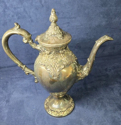 Cafetera Lunt Eloquence plateada A100 patas ornamentadas rollo floral 123/4" Foto 1 de 4