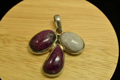 Dije colgante de tres piedras de plata de ley 925 ágata rosa y howlita Foto 1 de 4