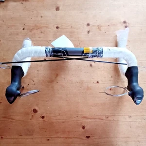 GENUINE GIANT CONNECT HANDLE BARS COMPLETE WITH CLARIS 8 X 2 SPEED LEVERS. - Picture 1 of 8