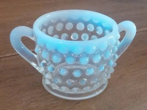 Azúcar Cuenco Vintage Blanco Opalescente Transparente Manijas Hobnail Años 50 Sin Marca Pequeño - Imagen 1 de 4