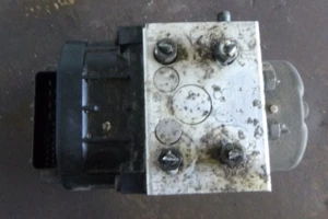Subaru Forester SF 97-12/99 ABS Pump - Bild 1 von 4