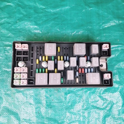 07 08 Ford Mustang caja de fusibles 108 k bahía de motor bloque de conexiones multifunción Foto 1 de 4