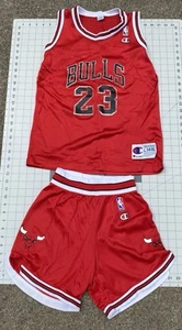 VINTAGE CHICAGO BULLS #23 MICHAEL JORDAN CHAMPION JERSEY & SHORTS SZ L 14-16 - Picture 1 of 9