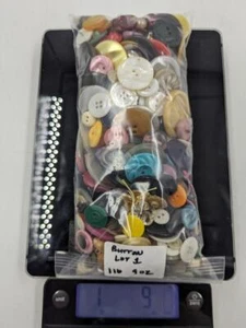 Vintage Button LOT 1- Quart - plastic, toggles, metal, pearlized, wood, chrome - Picture 1 of 2