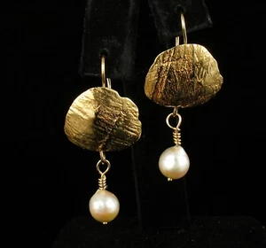KATHLEEN DENNISSON SIGNED CONTEMPORARY 8.5MM PEARL 14K GOLD DANGLE DROP EARRINGS - Picture 1 of 8