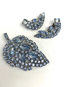 Vintage Blue Rhinestone Clip Earrings and Large Brooch Set Excellent Condition - Picture 1 of 8
