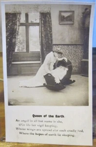 RPPC Madre Niño en Cuna REINA DE LA TIERRA Bamforth Vida Modelo Serie Canción - Imagen 1 de 2