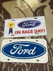 WHITE W/ BLUE OVAL FORD SCRIPT Plastic LICENSE PLATE + #1 On Race Day - Foto 1 di 7