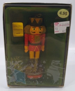 1984 Resin Nussknacker Ornament Figur runder Sockel 4 1/2" CRH International - Bild 1 von 9