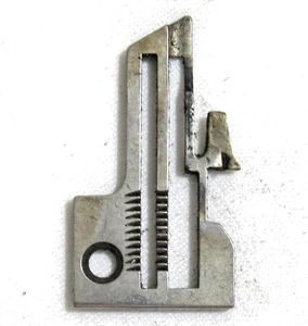 UNION SPECIAL 39524V 1/8" Aguja Garganta Placa Industrial Overlock Máquina 39500 - Imagen 1 de 3