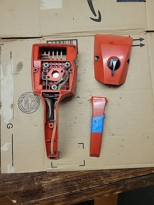 Motosierra Craftsman 358.352070 2.0/14" OEM mango de gatillo con tornillos Foto 1 de 2