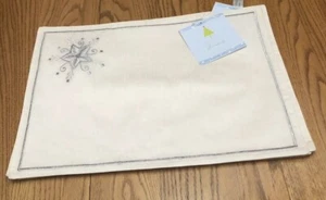 White Pine Placemats Set Of 4 Silver White Embroidered Star NWT Slub 13x19 - Picture 1 of 8