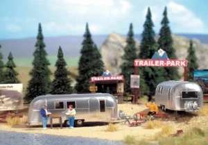 Walthers SceneMaster ~ HO Scale ~ Camp Site with Two Trailers ~ Kit ~ 949-2902 - Picture 1 of 4