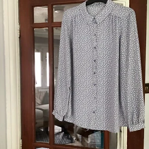 Blusa azul con estampado de flores blancas talla 10 para dama - Imagen 1 de 4