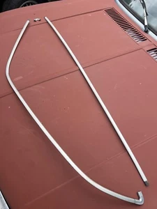 PORSCHE 928  , REAR  QUARTER  WINDOW GLASS TRIM  SURROUND left drive - Picture 1 of 4