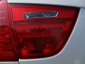 BMW E91 3 SERIES TOURING LCI REAR TAIL LIGHT ON TAILGATE PASSENGER SIDE 08-12 - Picture 1 of 2