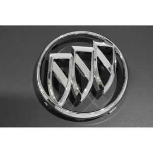 OEM NUEVO Parrilla Delantera Tri-escudo Emblema Insignia Cromo 11-13 Buick Regal 20997971 - Imagen 1 de 4