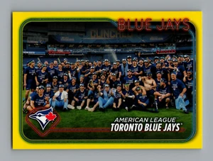 2024 Topps #604 Toronto Blue Jays Team Karte gelb Einzelhandel - Bild 1 von 2