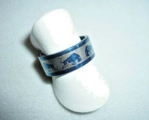 blau metallic Edelstahl Ring 8 mm breit Stier Motiv Schmuck Gr. 17 NEU #14 - Bild 1 von 1