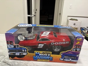 Kasey Kahne 1/18 Diecast Dodge Dealers / UAW 1969 Dodge Charger Muscle Machines - Picture 1 of 4