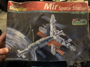 Revell Monogram SnapTite Model Kit Mir Space Station 1998 Sealed 85-1179 Level 1 - Photo 1 sur 5