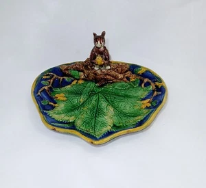 Signed Large George Jones Majolica Pottery Squirrel On A Chestnut Leaf Tray - Picture 1 of 15