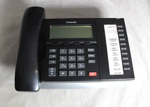 Lot of 10 Toshiba DP5022-SDM Digital Office Phones w/ Handsets & Stands - Picture 1 of 7
