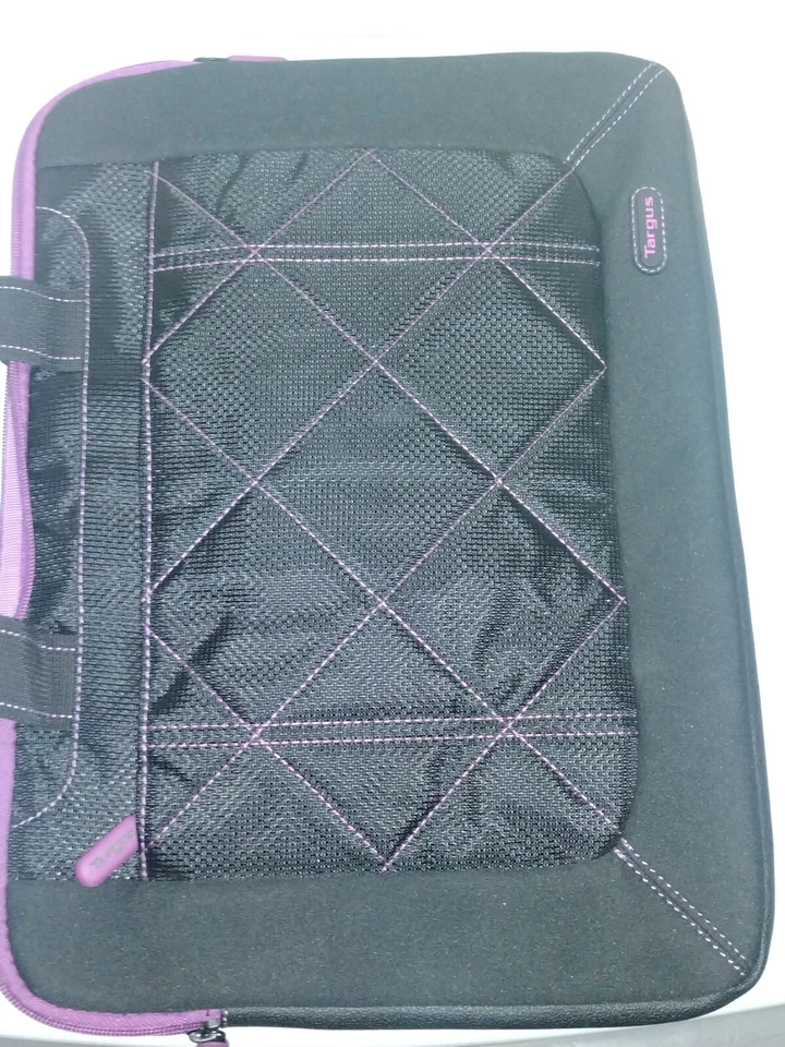 Estojo de pulso Targus TSS57401US para notebooks de 16 polegadas - Preto/roxo - Imagem 1 de 4