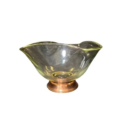 Ensaladera de cristal Princess House con fondo de latón Foto 1 de 4