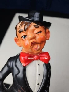 Jarrón de cerámica vintage guiñando un ojo borracho fiesta alcohólica alcohol único pajarita roja cerveza - Imagen 1 de 11